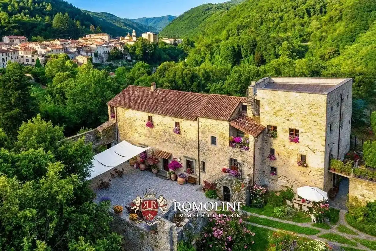Palazzo - Edificio in vendita a Villafranca in Lunigiana