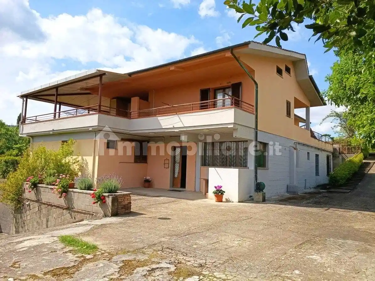 Villa in vendita a Carmignano