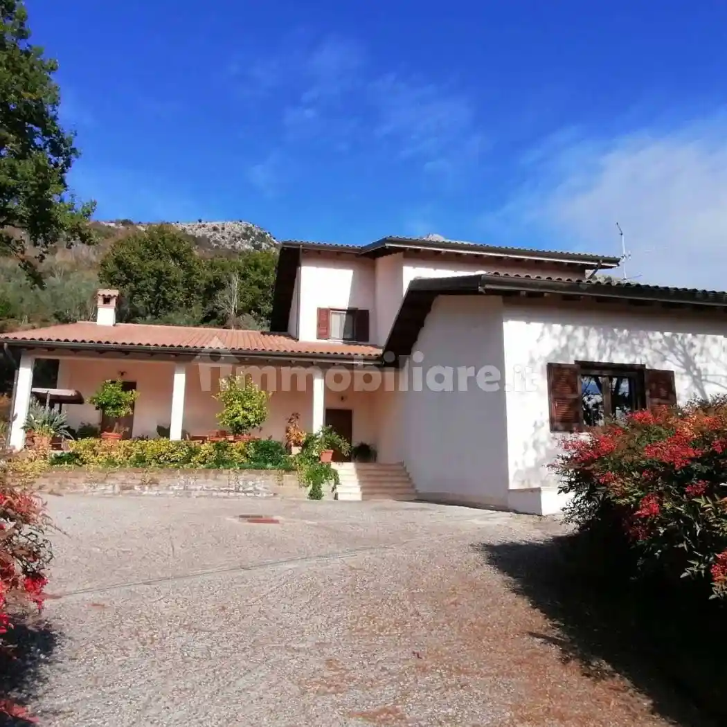 Villa in vendita a Cave