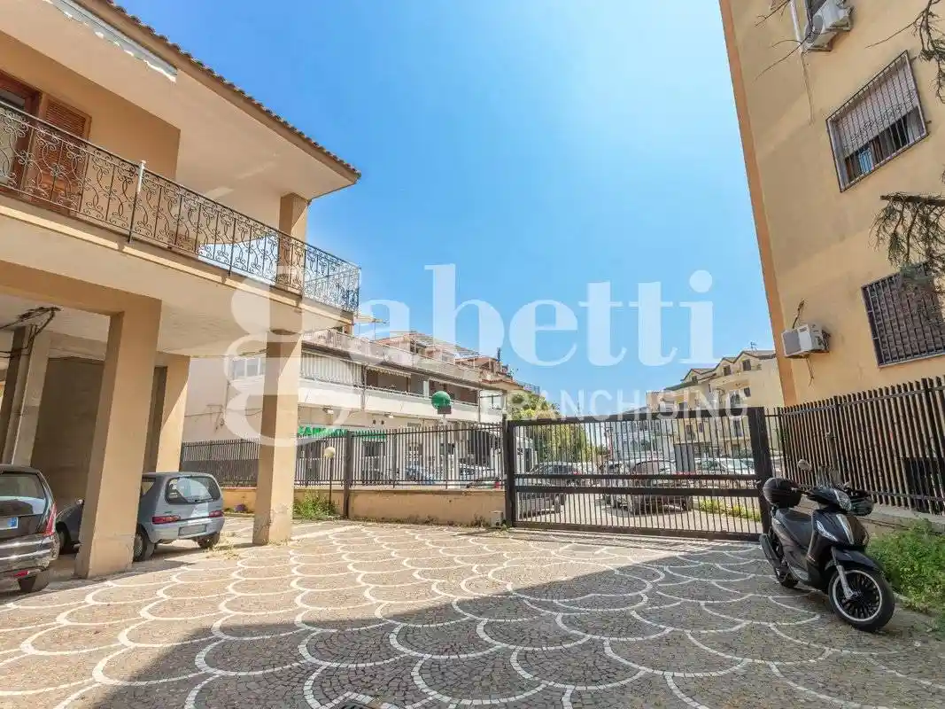 Palazzo - Edificio in vendita a Mugnano di Napoli