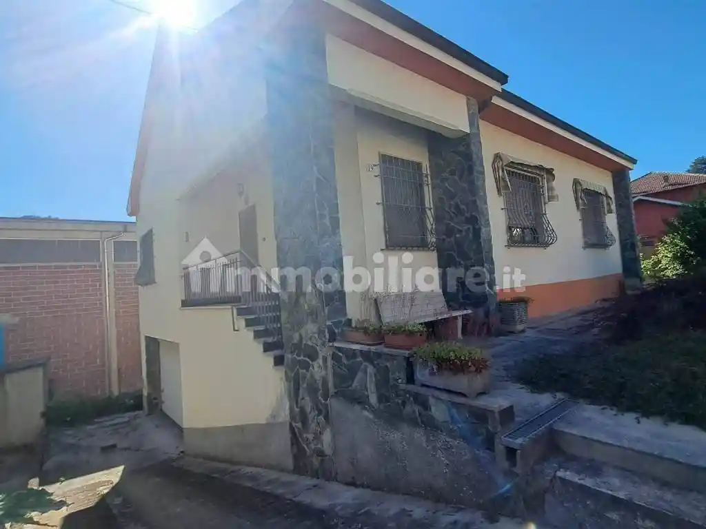 Casa indipendente in vendita a Ponti