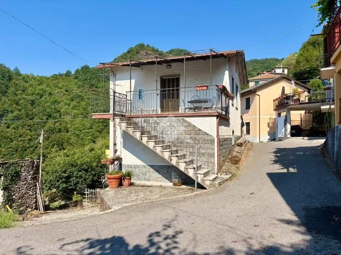 Casa indipendente in vendita a Lumarzo
