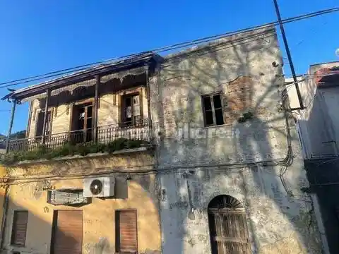 Palazzo - Edificio in vendita a Messina