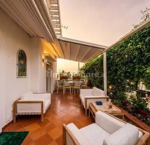 Appartamento in affitto a Capri
