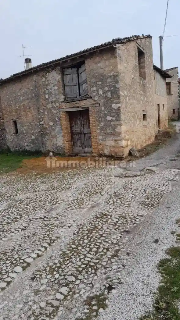 Palazzo - Edificio in vendita a Magliano de' Marsi