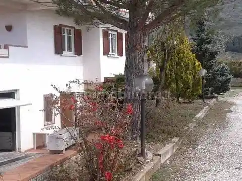 Villa in vendita a Massa d'Albe