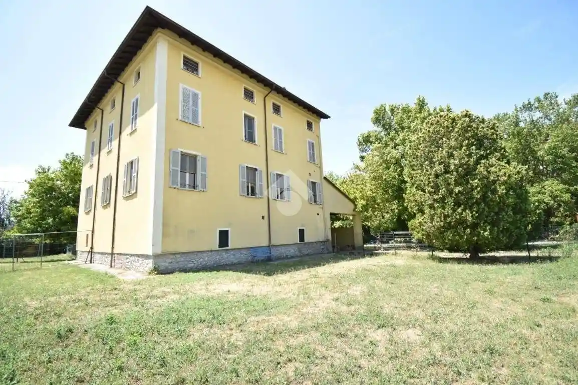 Appartamento in vendita a Felino