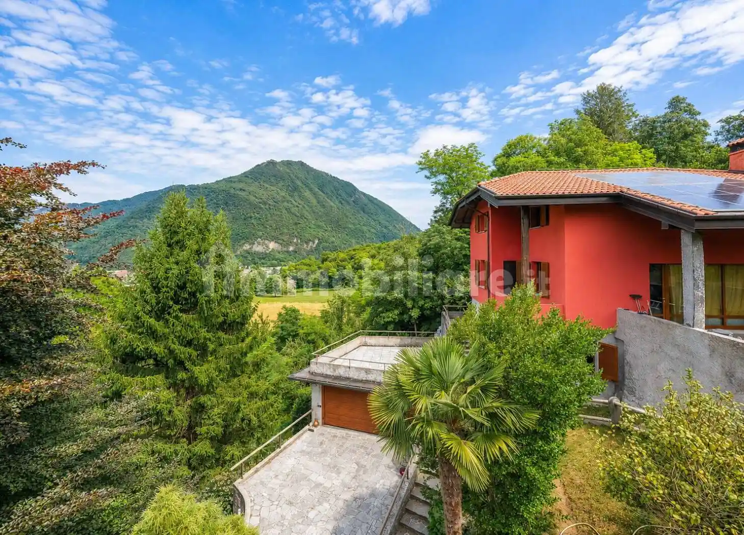 Villa in vendita a Laveno-Mombello