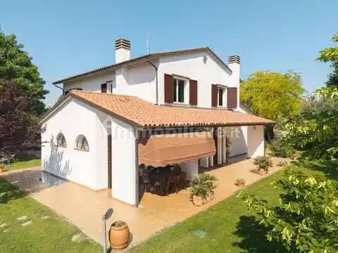 Villa in vendita a Longiano
