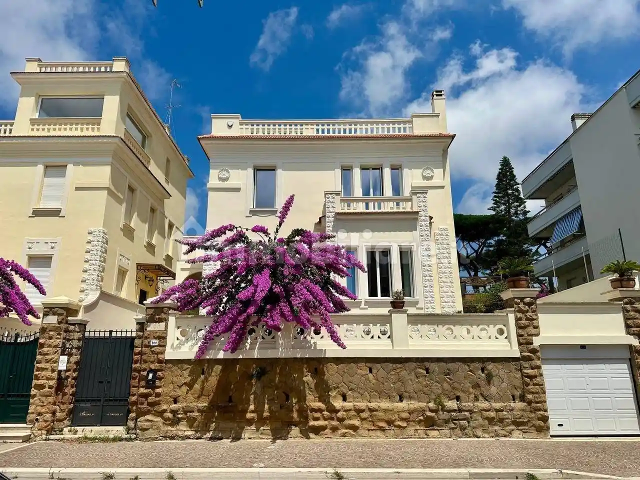 Palazzo - Edificio in vendita a Anzio