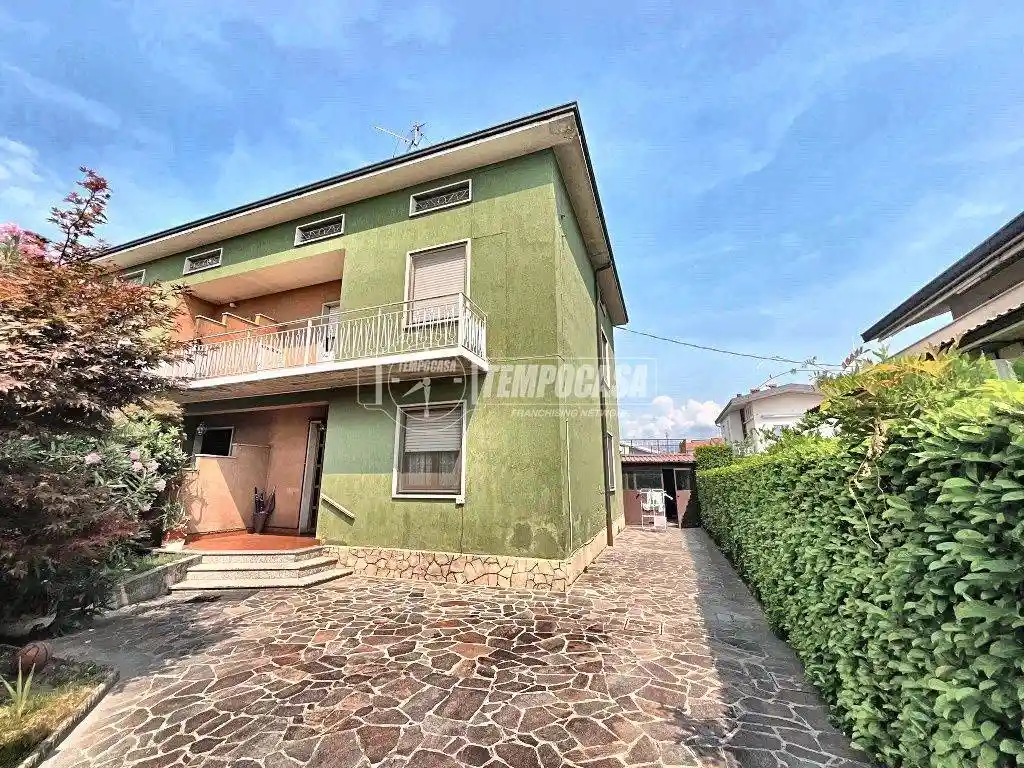 Villa in vendita a Treviolo