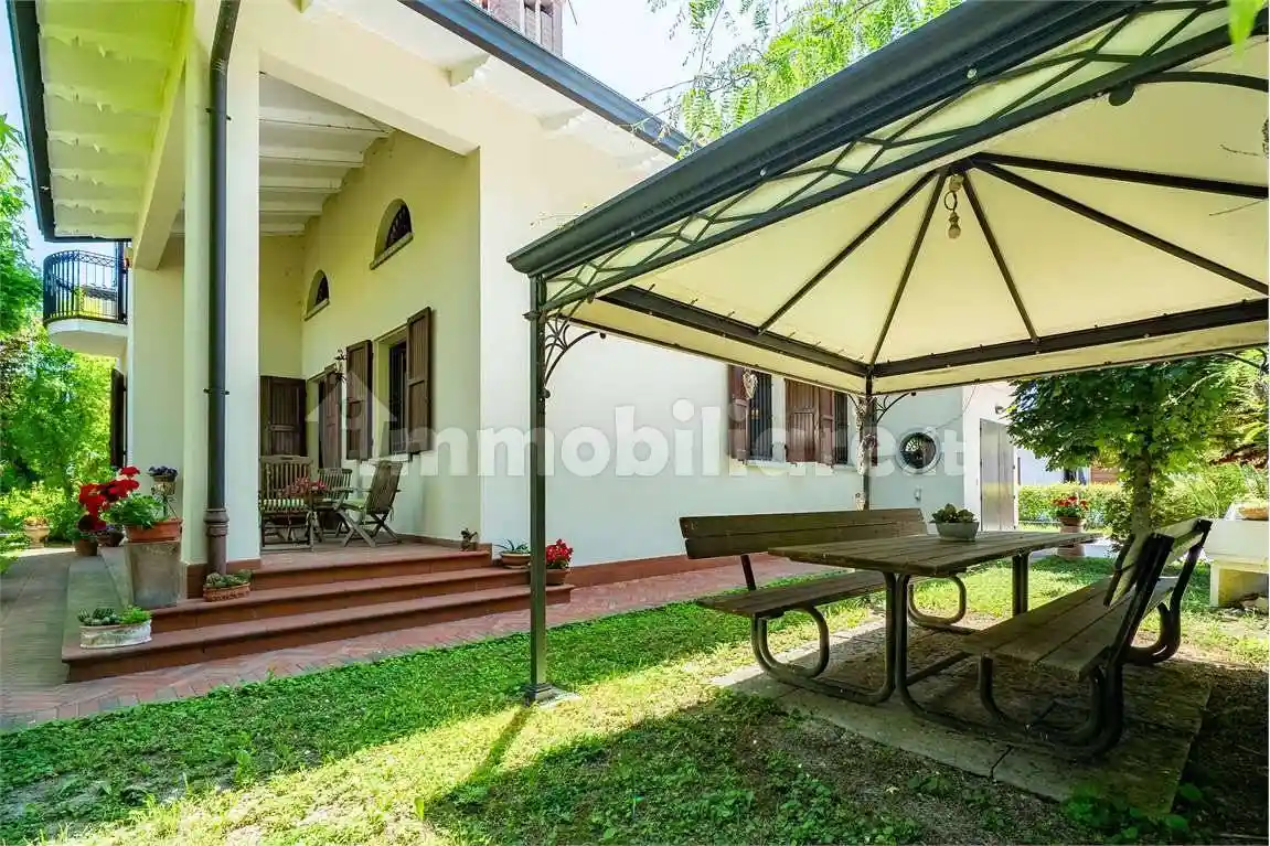 Villa in vendita a Carpi