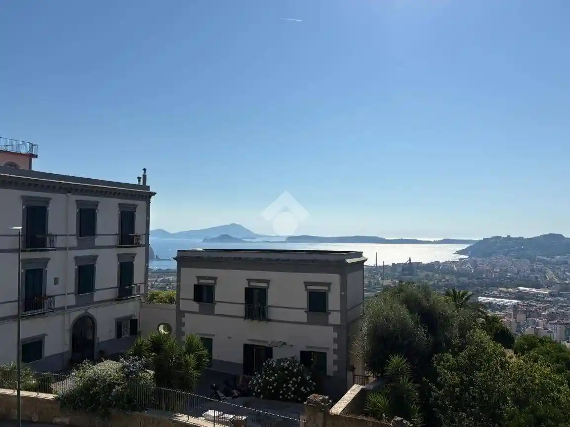 Appartamento in vendita a Napoli