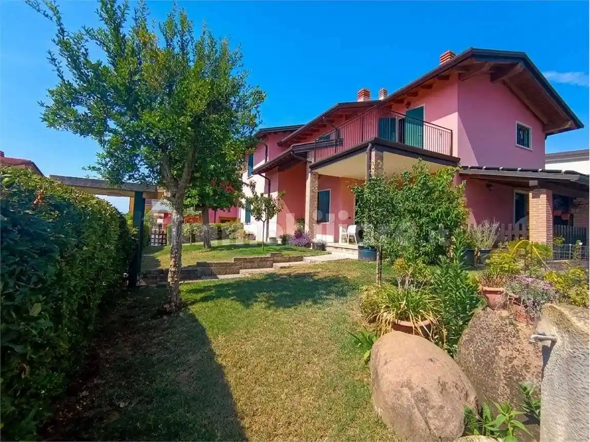 Villa in vendita a Buttapietra