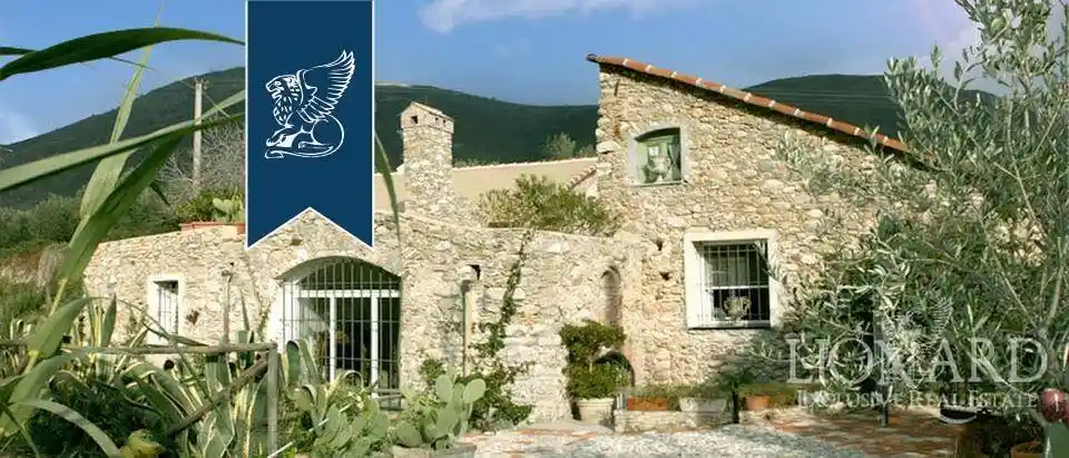Villa in vendita a Cisano sul Neva