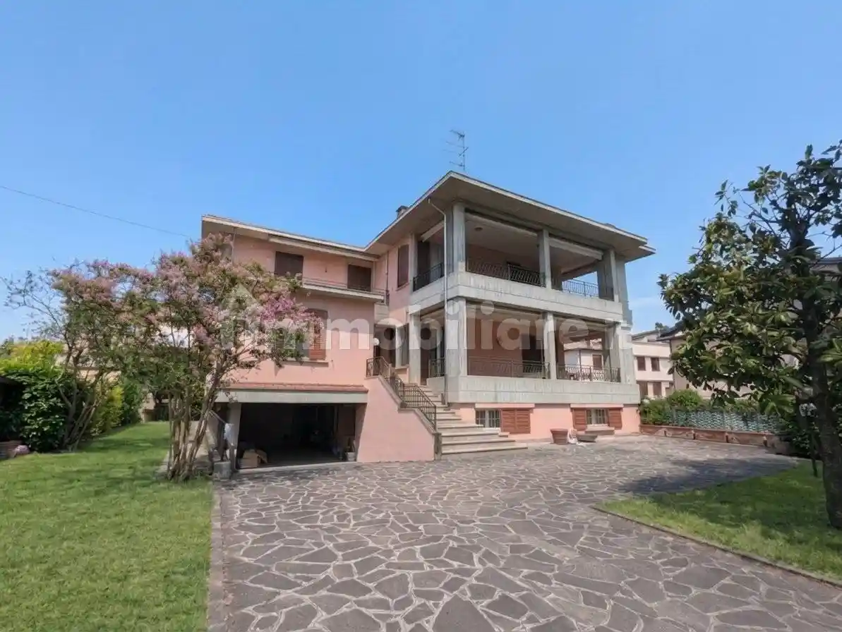 Villa in vendita a Collecchio