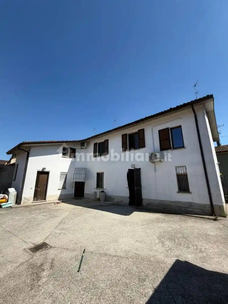 Casa indipendente in vendita a Azzanello