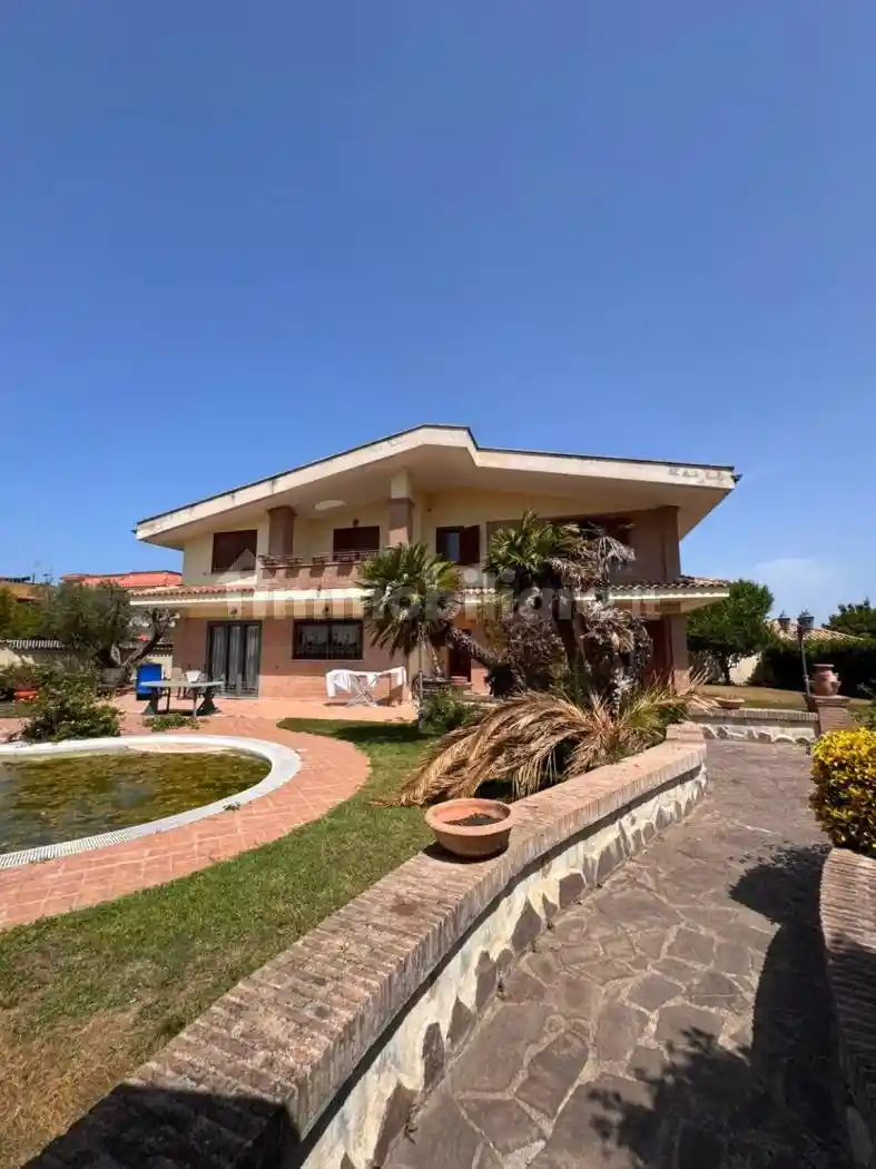 Villa in vendita a Nettuno