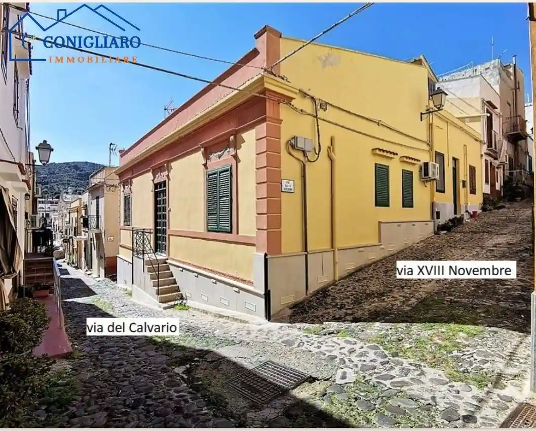 Palazzo - Edificio in vendita a Ustica