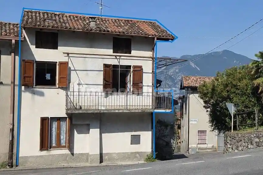 Villa in vendita a Marone