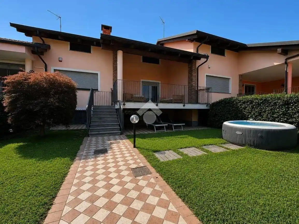 Villetta a schiera in vendita a San Francesco al Campo
