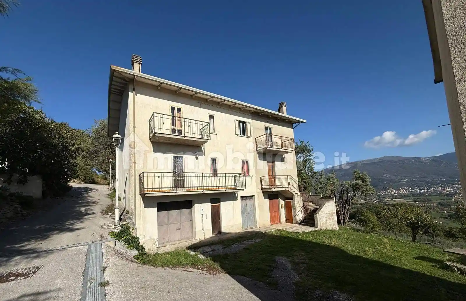 Rustico - Casale in vendita a Todi