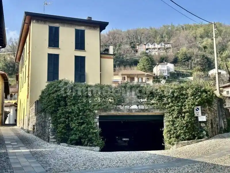 Villa in vendita a Proserpio
