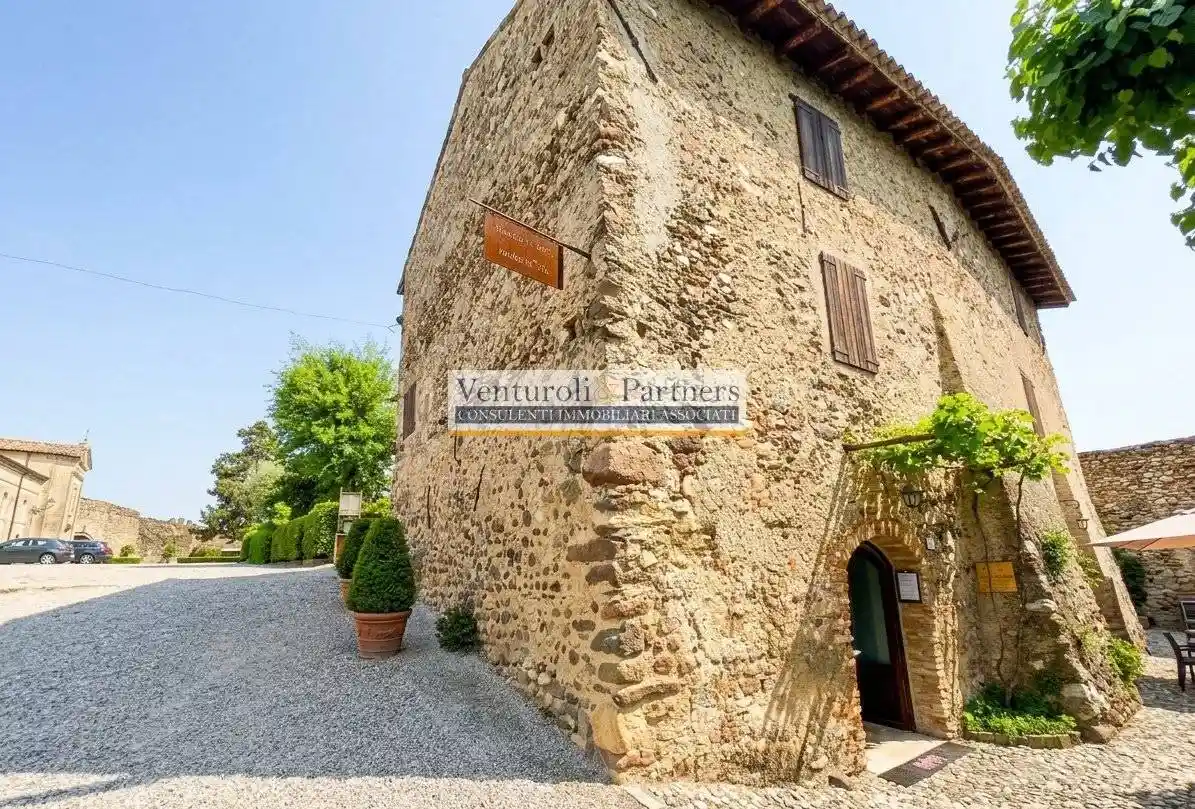 Casa indipendente in vendita a Monzambano