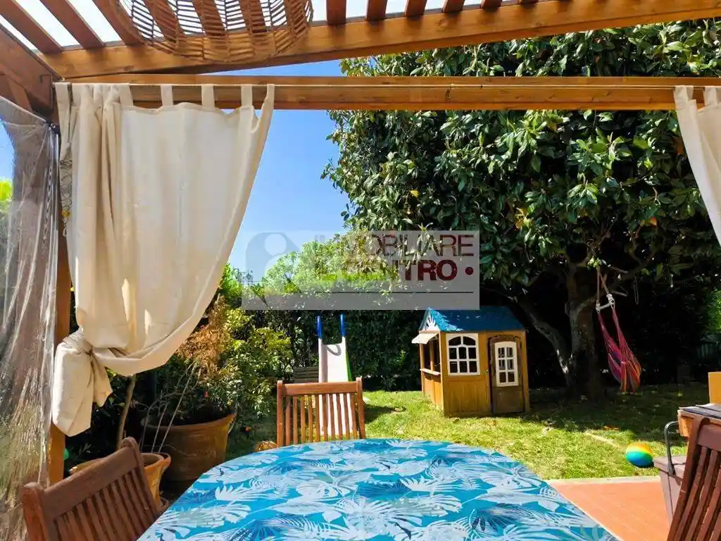 Casa indipendente in vendita a Sarzana