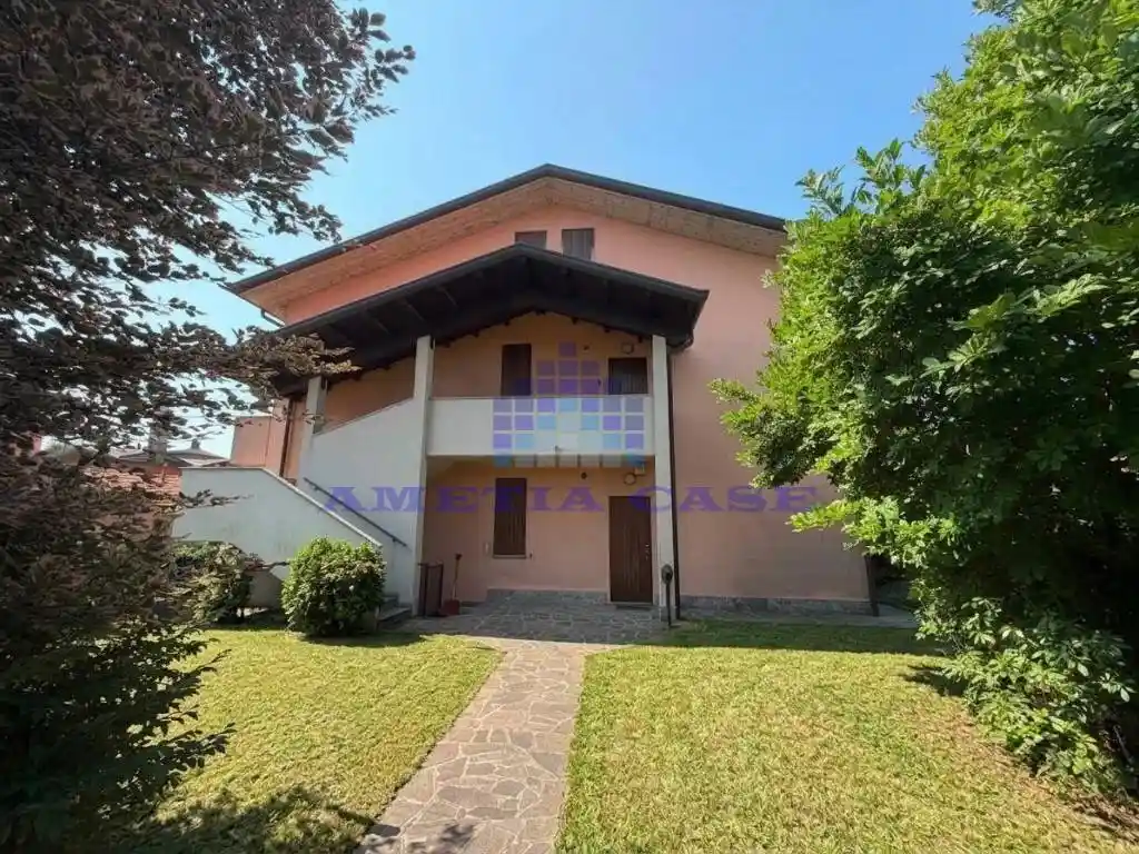 Appartamento in vendita a Verderio