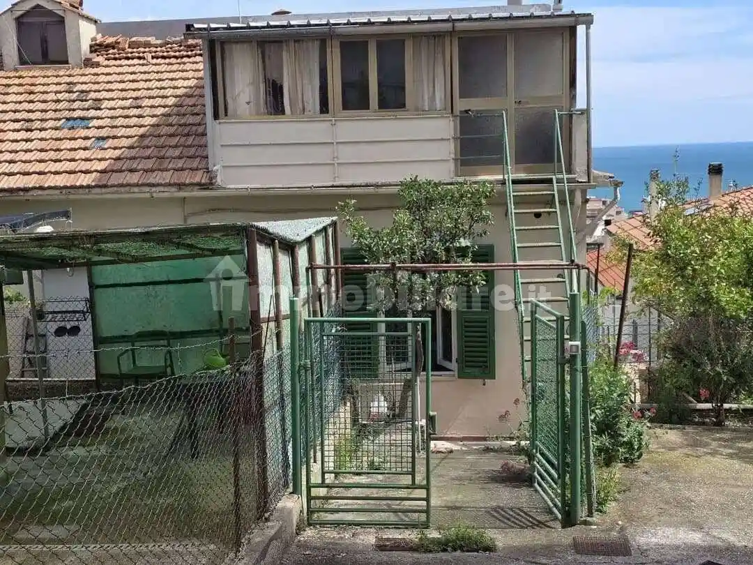 Casa indipendente in vendita a Falconara Marittima