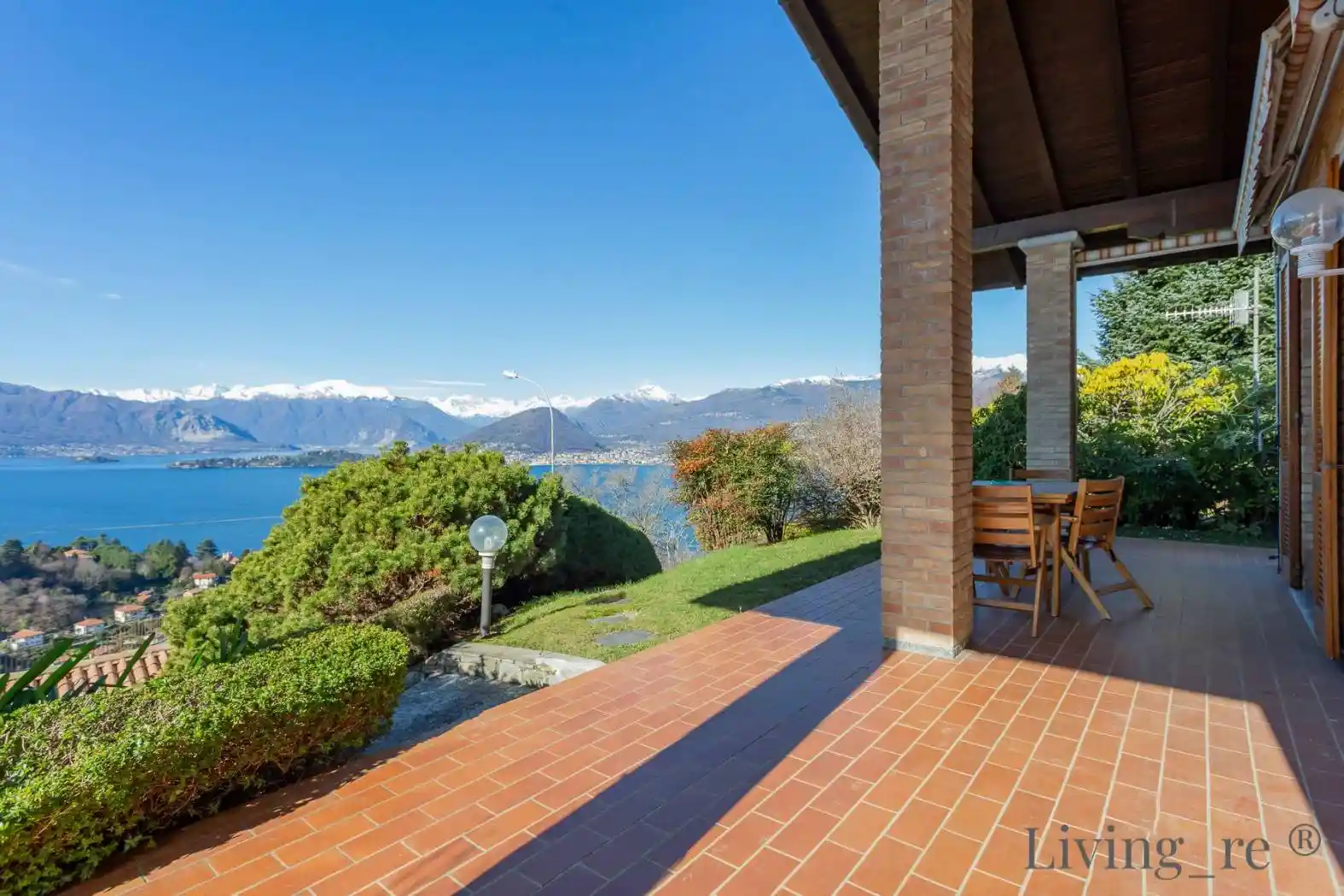 Villa in vendita a Laveno-Mombello