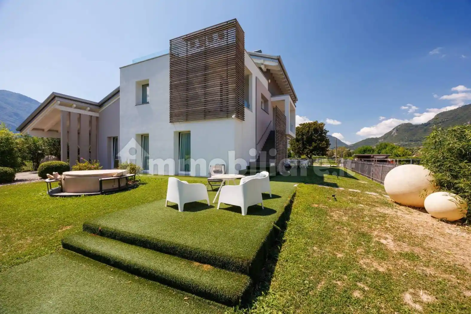 Villa in vendita a Costa Volpino