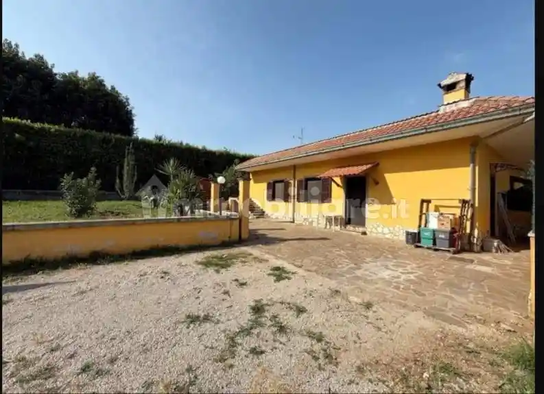 Villa in vendita a Lariano