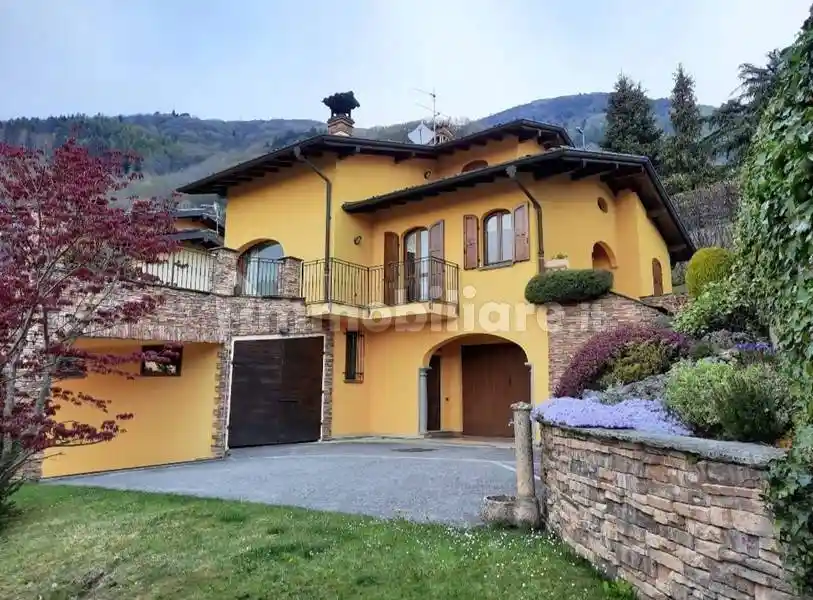Villa in vendita a Gandino