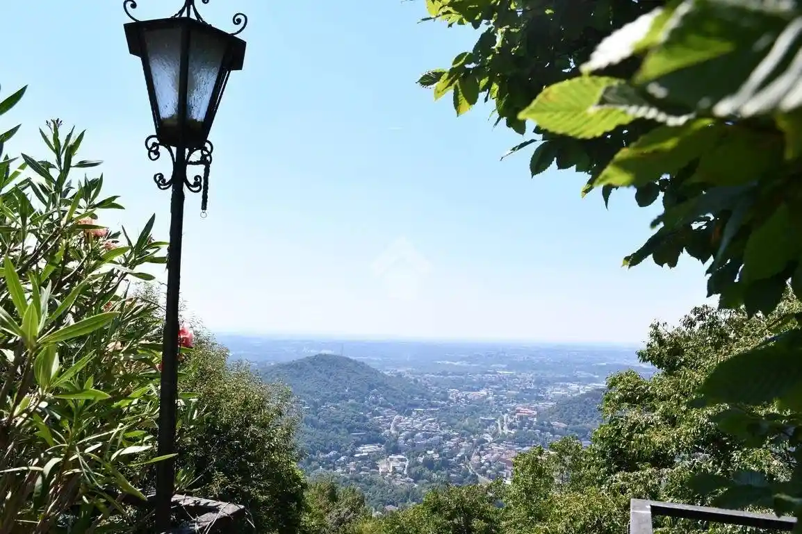 Villa in vendita a Brunate