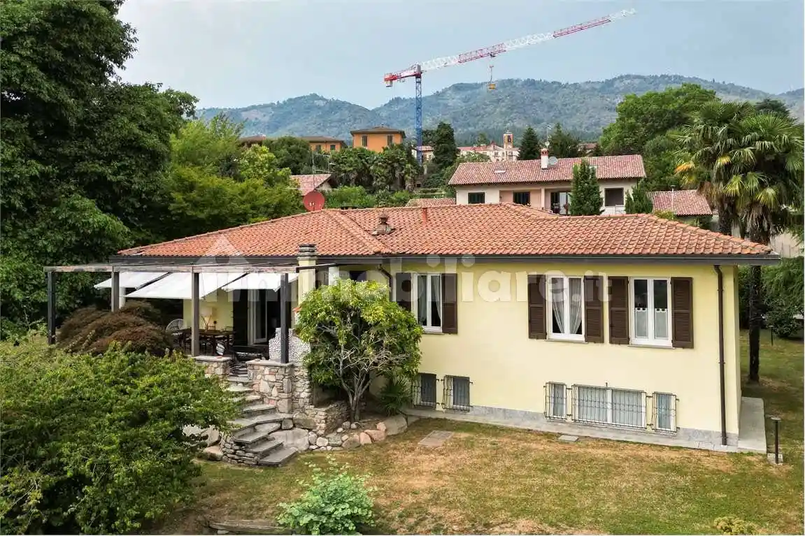 Villa in vendita a Barasso