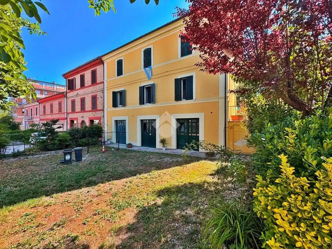 Casa indipendente in vendita a Cerreto d'Esi