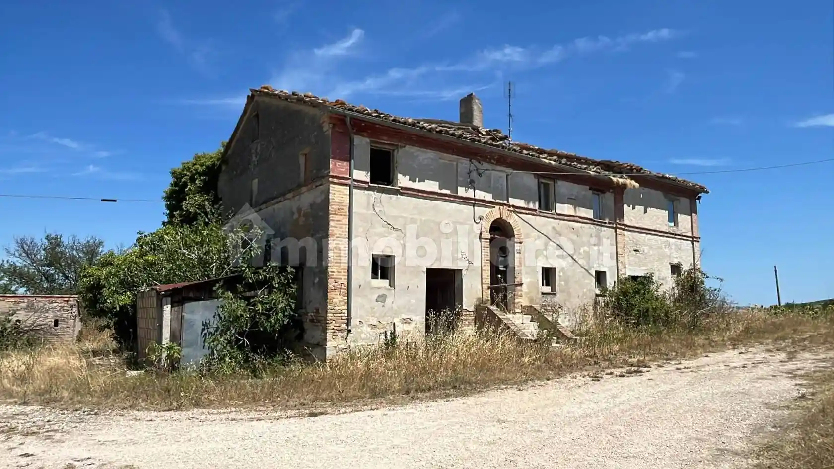 Rustico - Casale in vendita a Tolentino