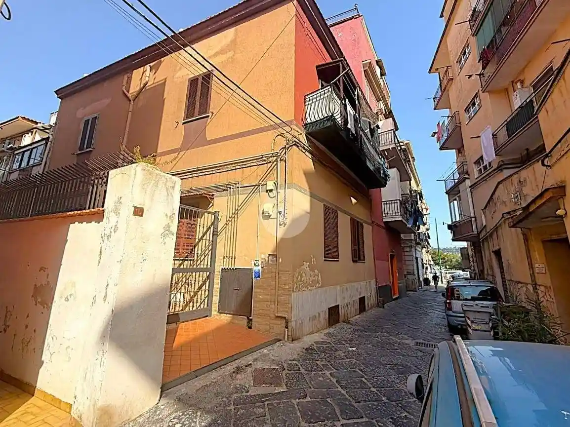 Appartamento in vendita a Napoli