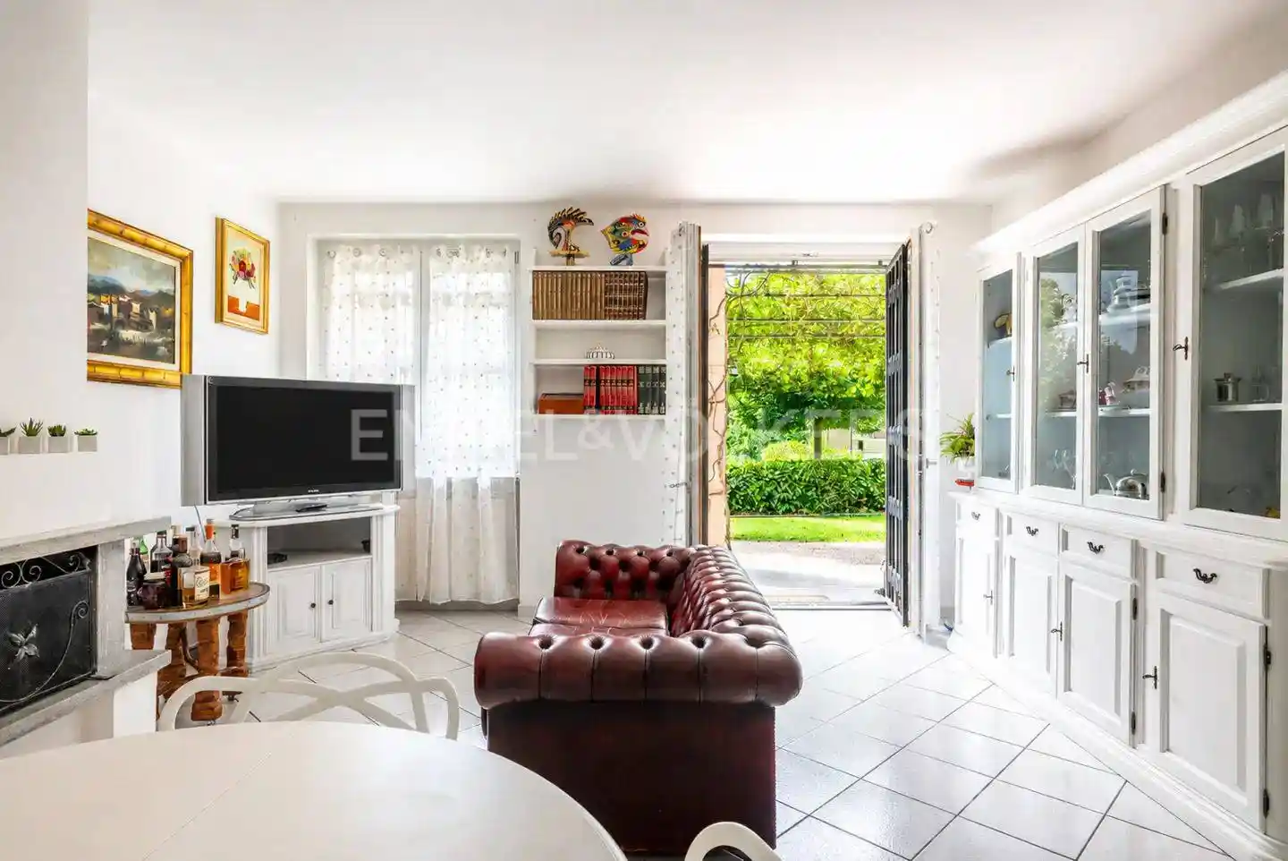 Villa in vendita a Travedona-Monate