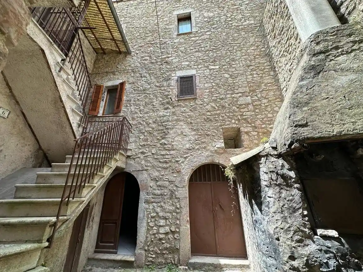 Appartamento in vendita a Vallo di Nera