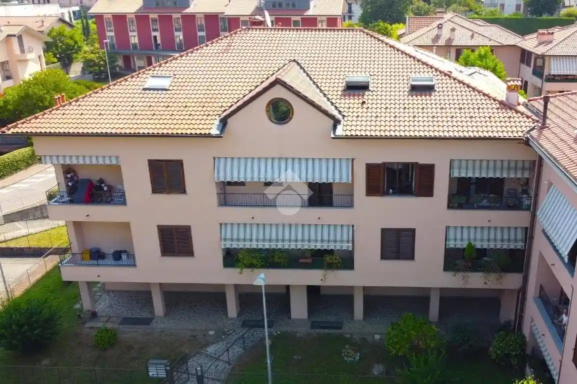 Appartamento in vendita a Barzanò