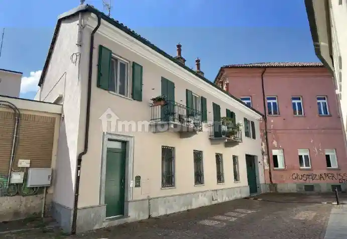 Villa in vendita a Alba