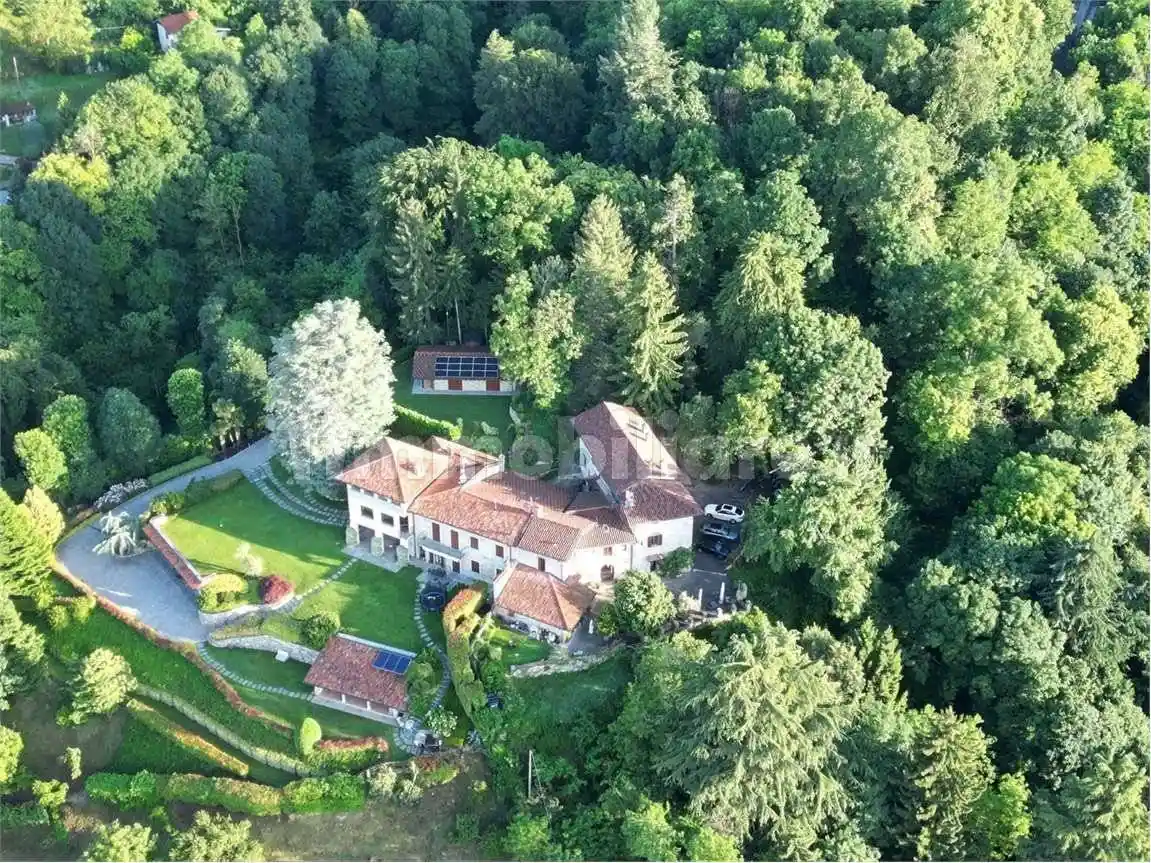 Villa in vendita a Albavilla