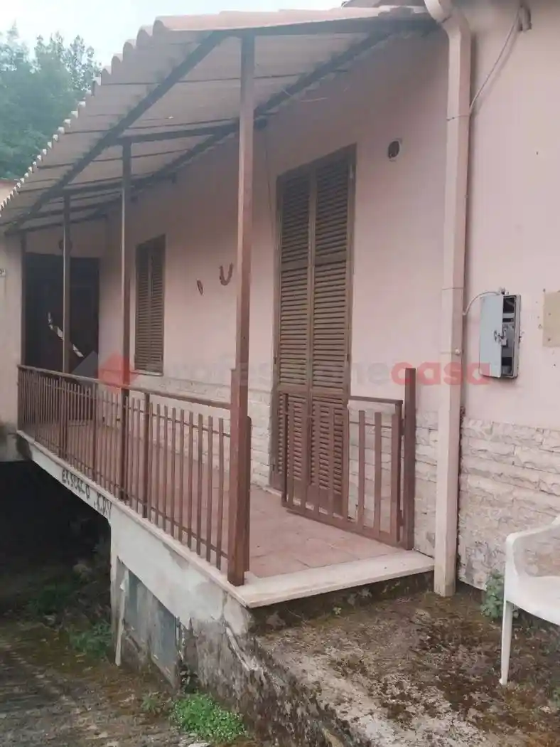 Casa indipendente in vendita a Frosinone