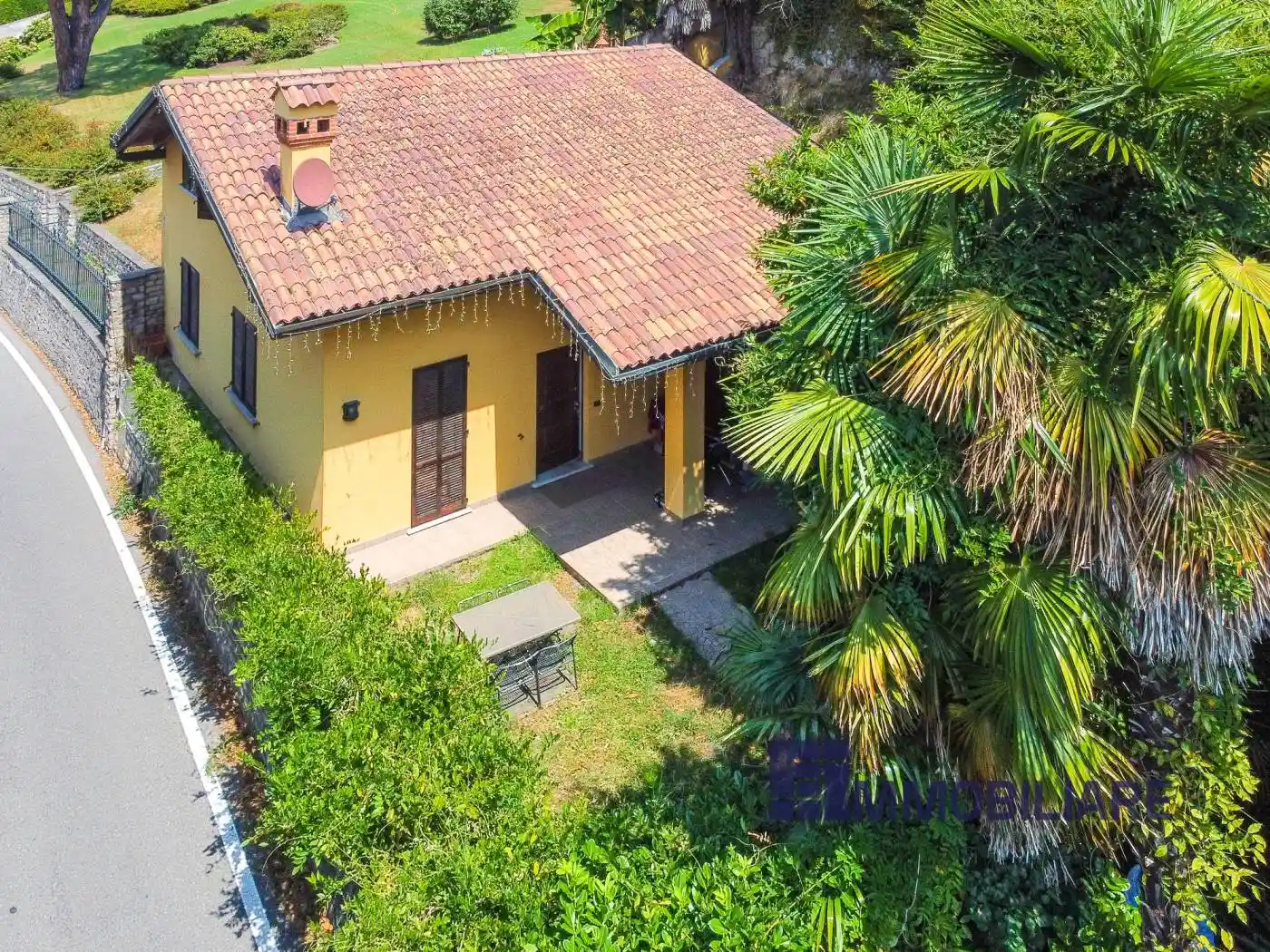 Villa in vendita a Angera