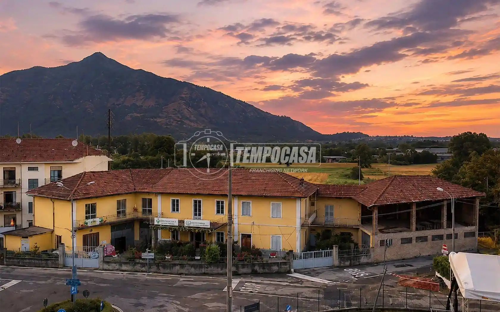 Palazzo - Edificio in vendita a Rosta