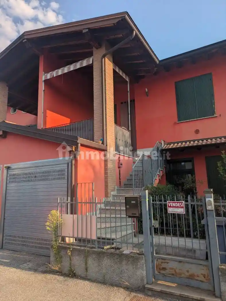 Villa in vendita a Crespiatica
