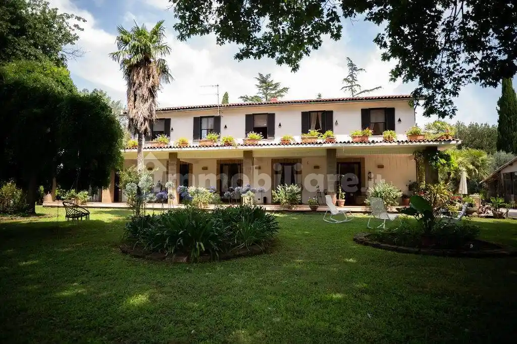 Rustico - Casale in vendita a Viterbo